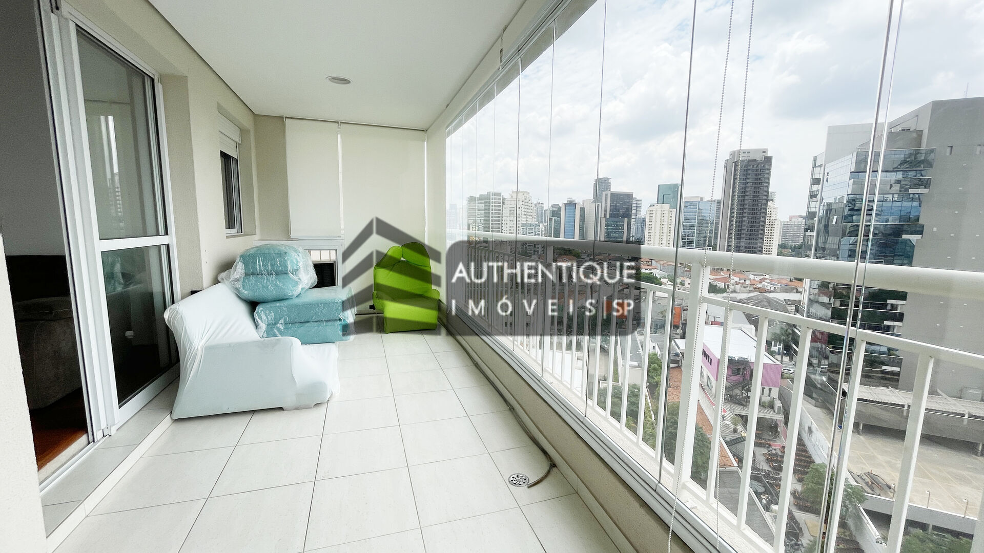 Apartamento à venda com 2 quartos, 70m² - Foto 1