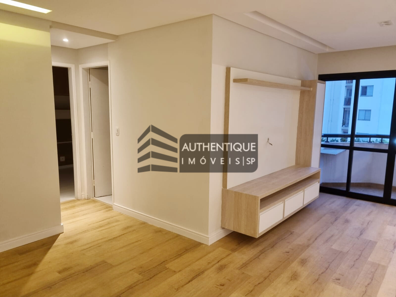 Apartamento à venda com 2 quartos, 63m² - Foto 2