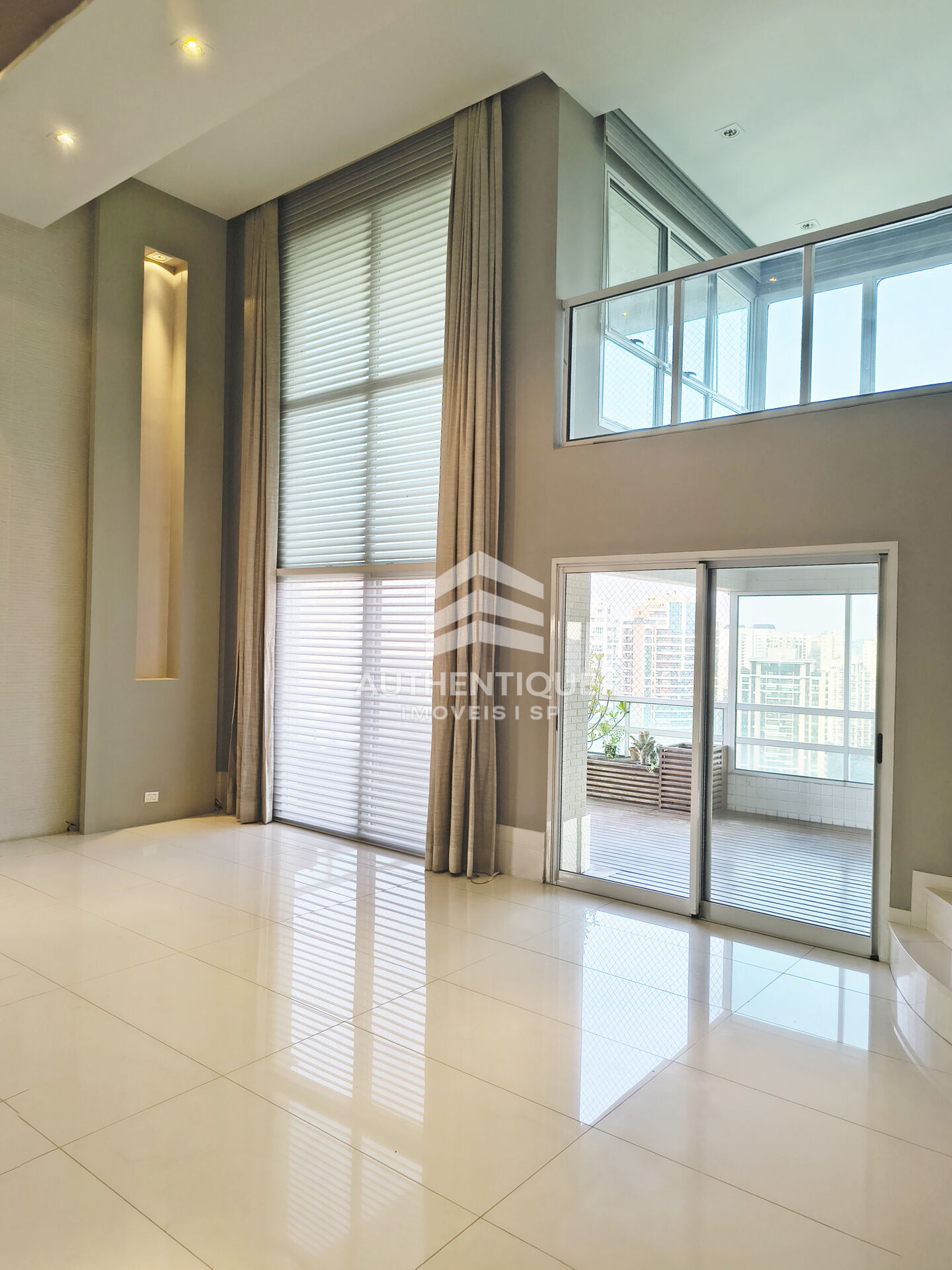 Apartamento, 3 quartos, 260 m² - Foto 1