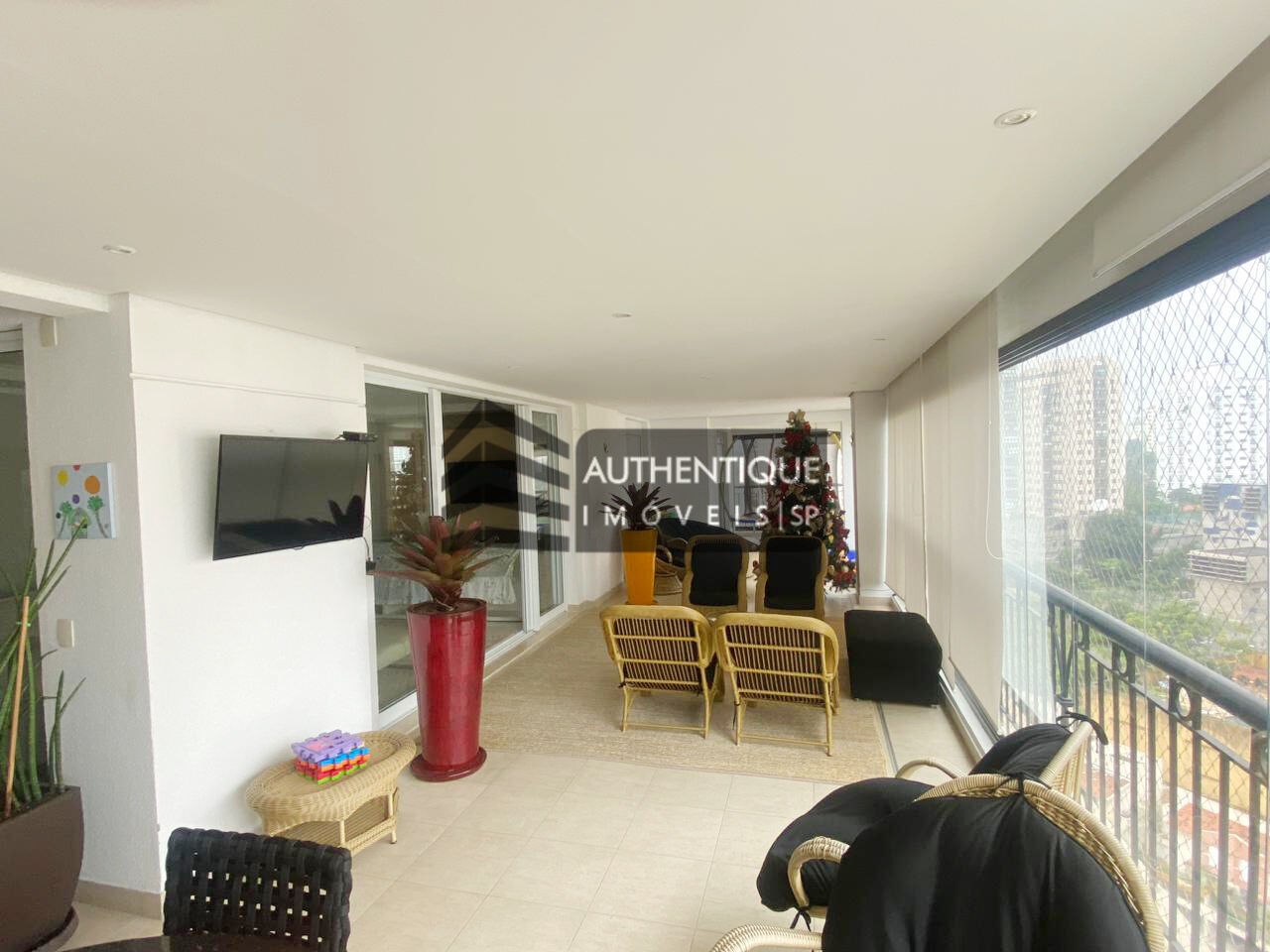 Apartamento à venda com 3 quartos, 247m² - Foto 2