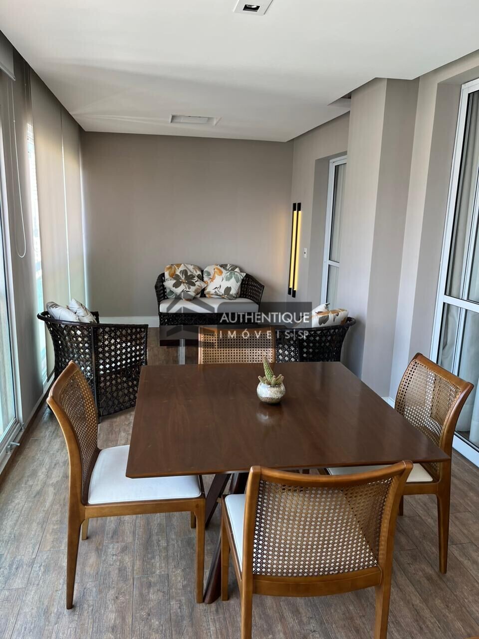 Apartamento à venda com 3 quartos, 159m² - Foto 2