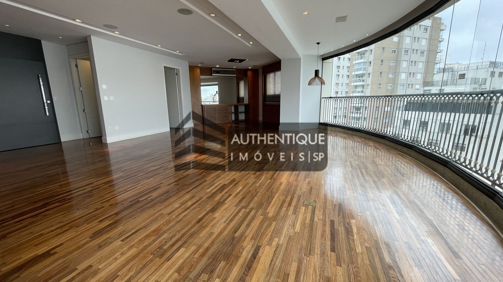 Apartamento à venda com 3 quartos, 227m² - Foto 4