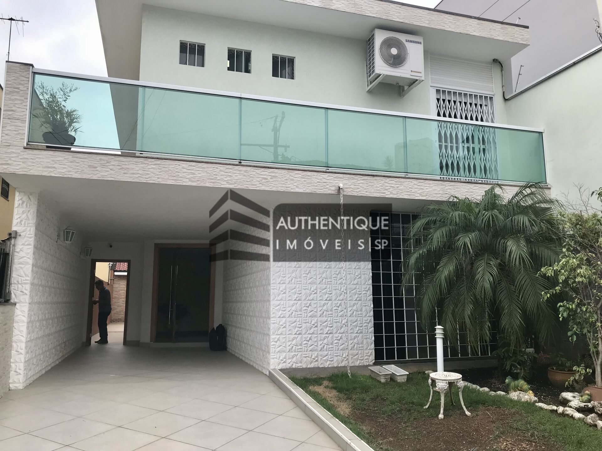 Sobrado à venda com 3 quartos, 212m² - Foto 1