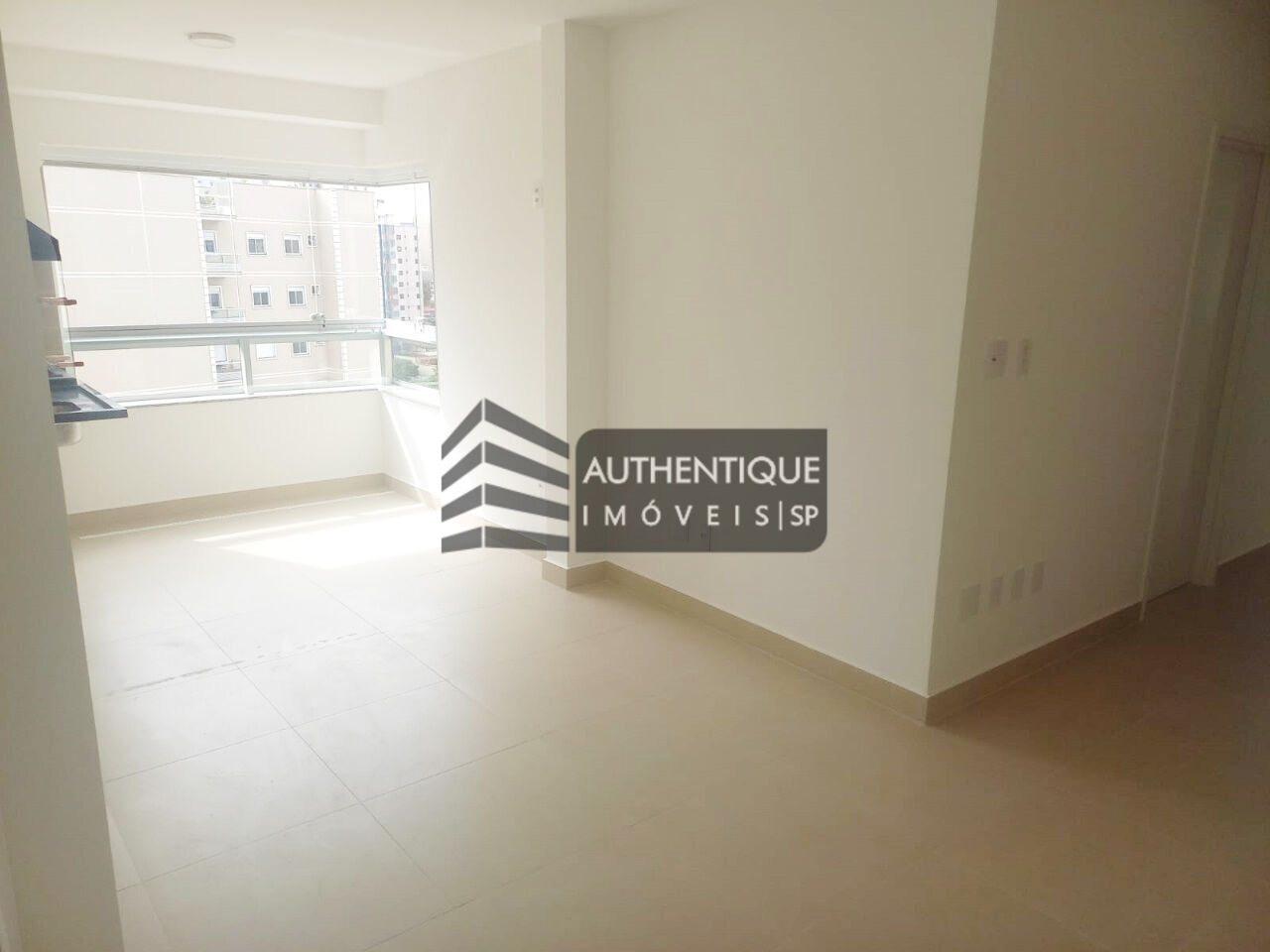 Apartamento à venda com 3 quartos, 94m² - Foto 1