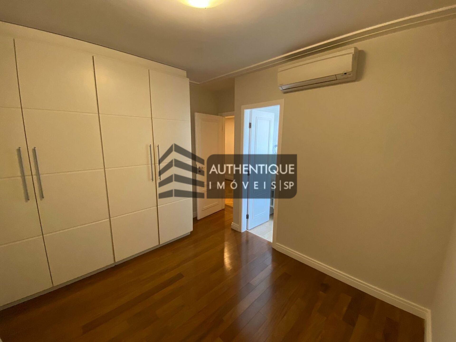 Apartamento à venda com 3 quartos, 197m² - Foto 19