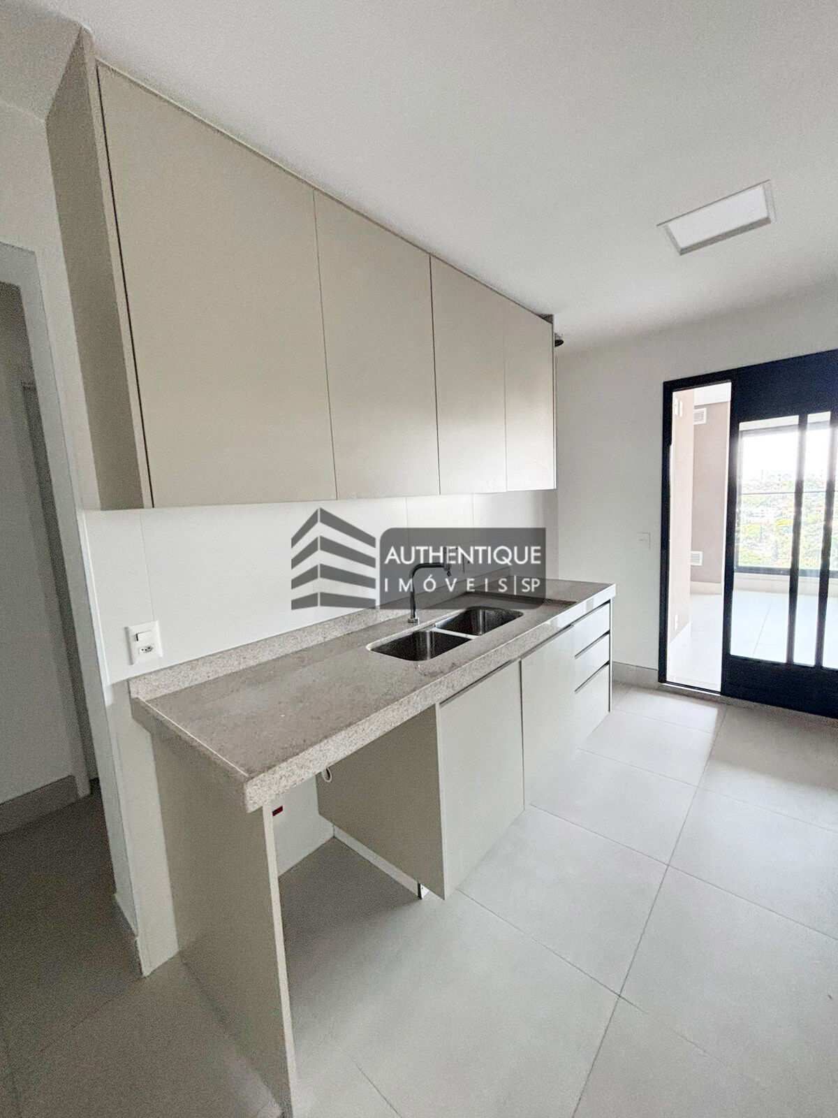 Apartamento à venda com 3 quartos, 195m² - Foto 4