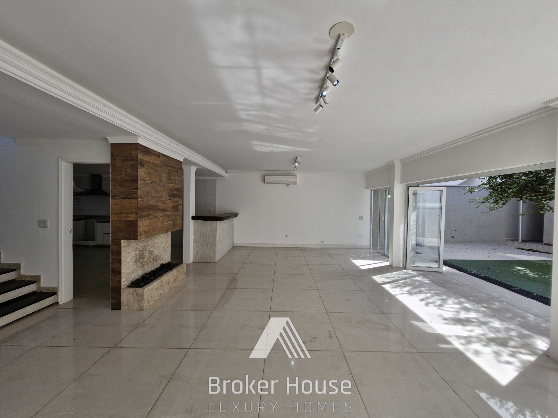 Casa para alugar com 3 quartos, 330m² - Foto 9