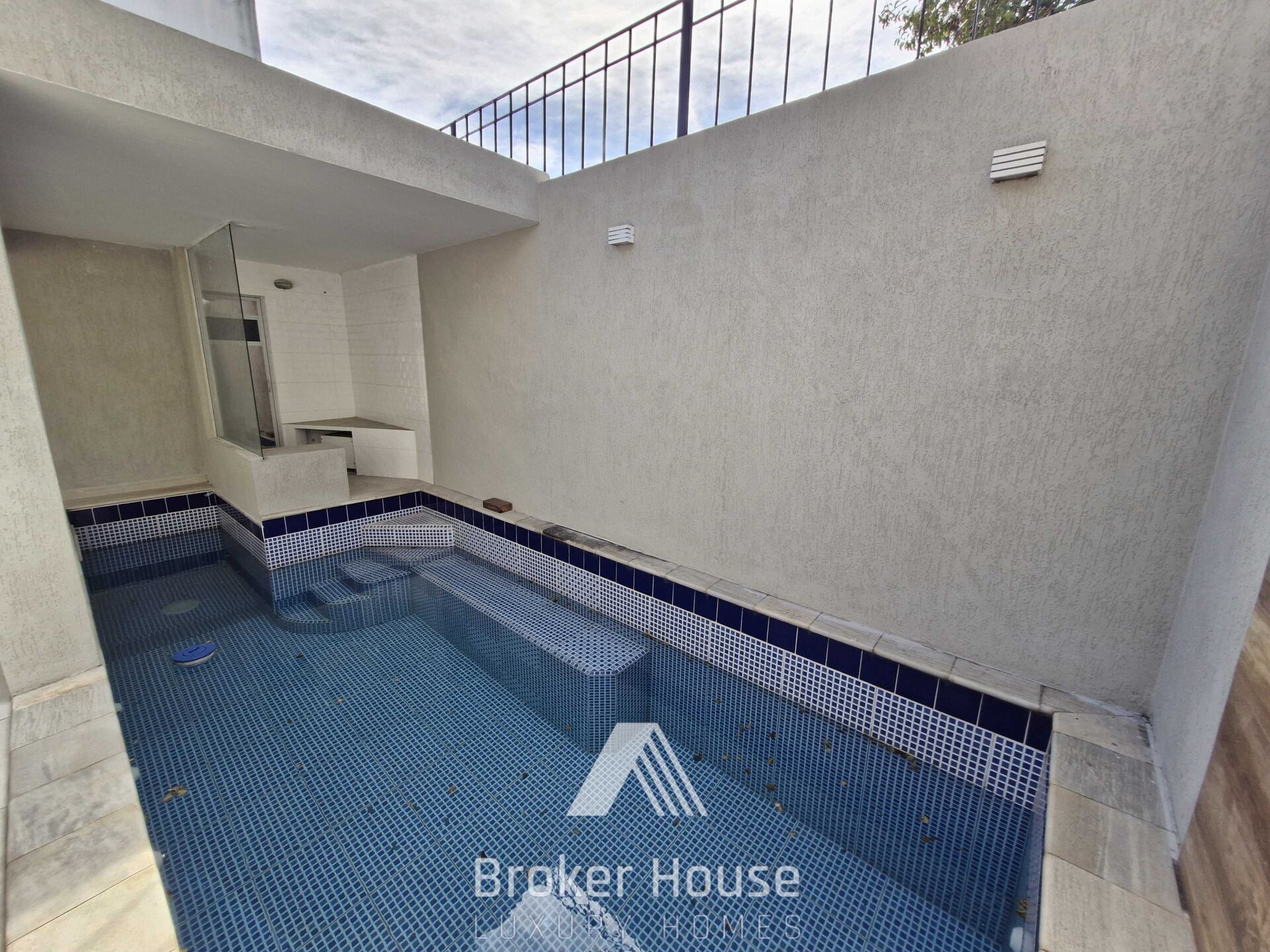 Casa para alugar com 3 quartos, 330m² - Foto 4