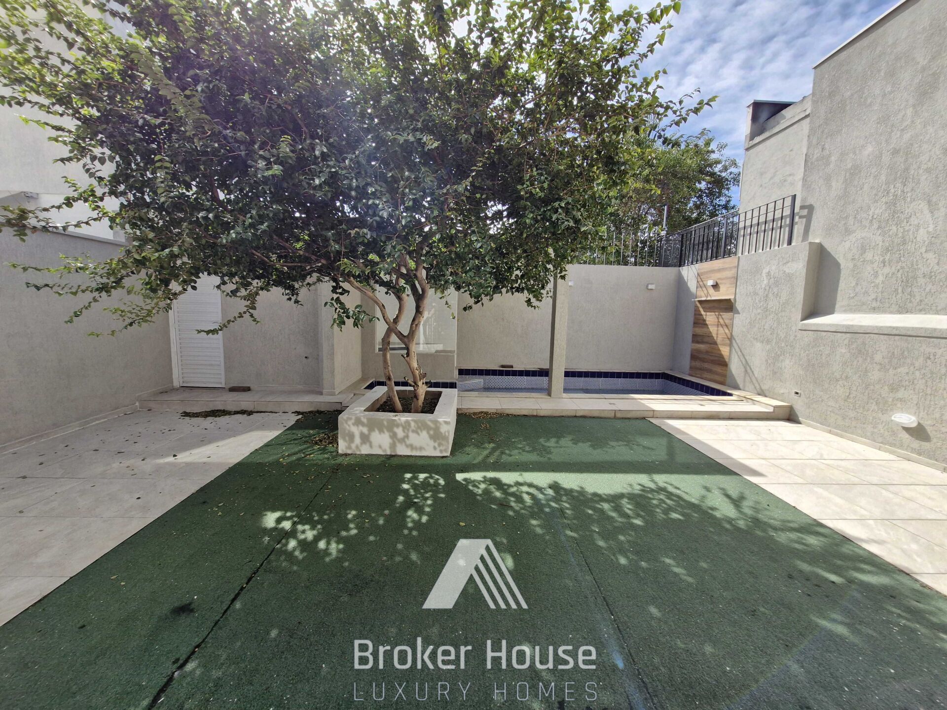 Casa para alugar com 3 quartos, 330m² - Foto 8