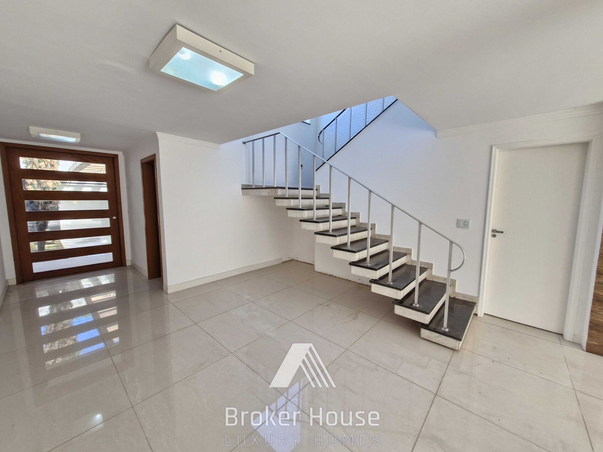 Casa para alugar com 3 quartos, 330m² - Foto 40