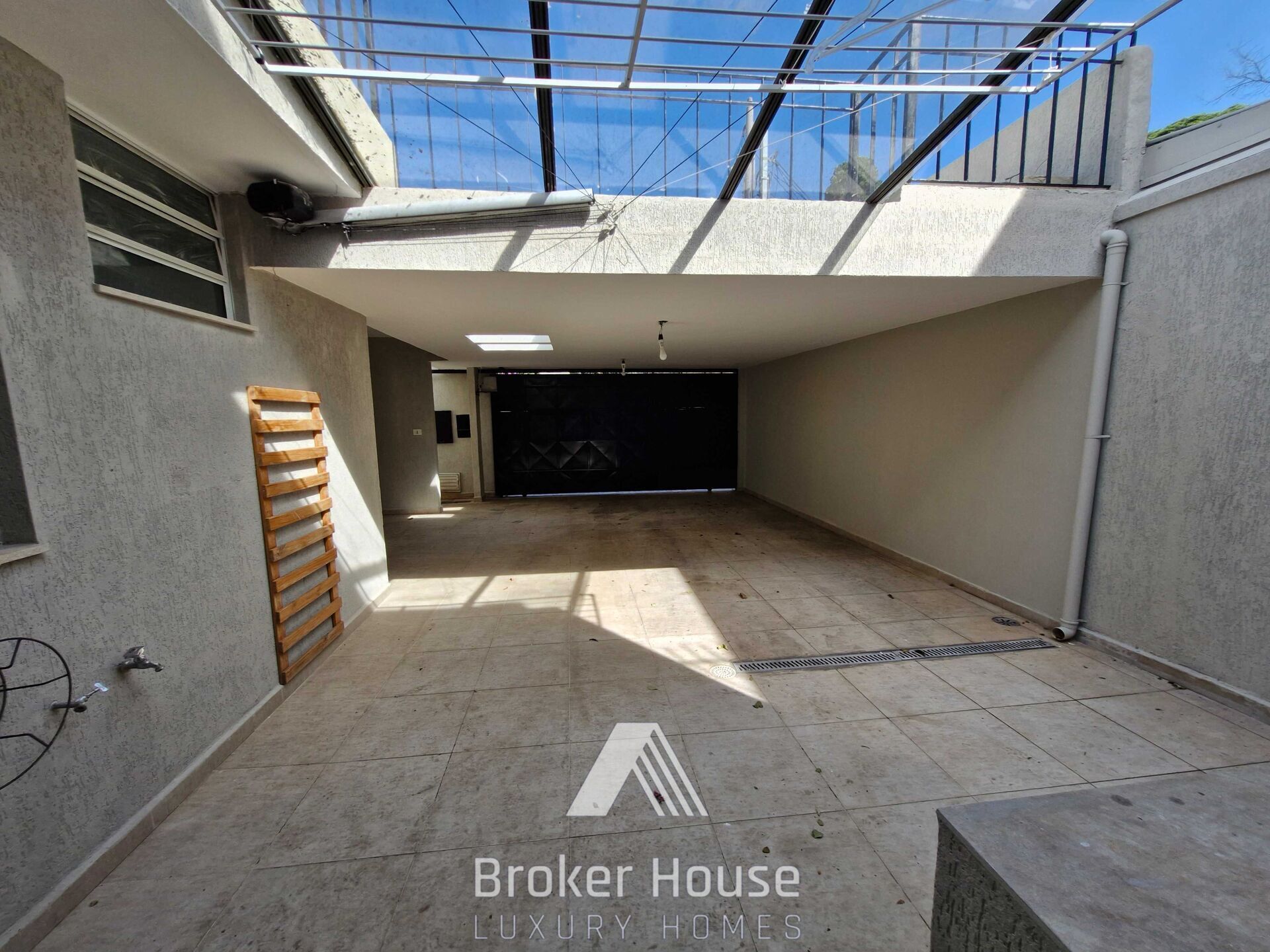 Casa para alugar com 3 quartos, 330m² - Foto 46