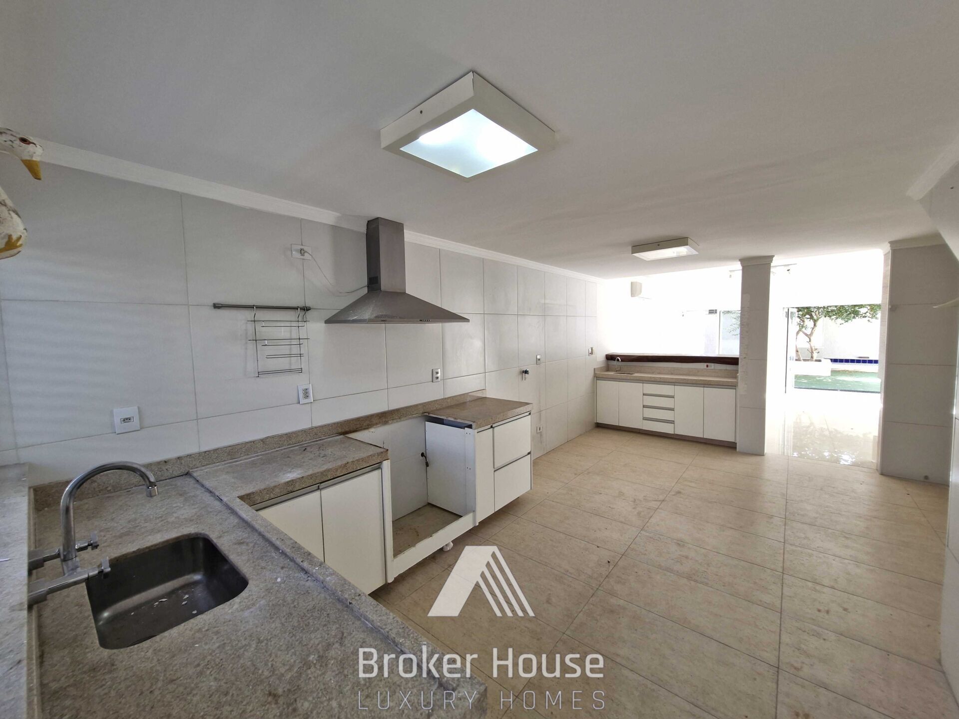 Casa para alugar com 3 quartos, 330m² - Foto 45