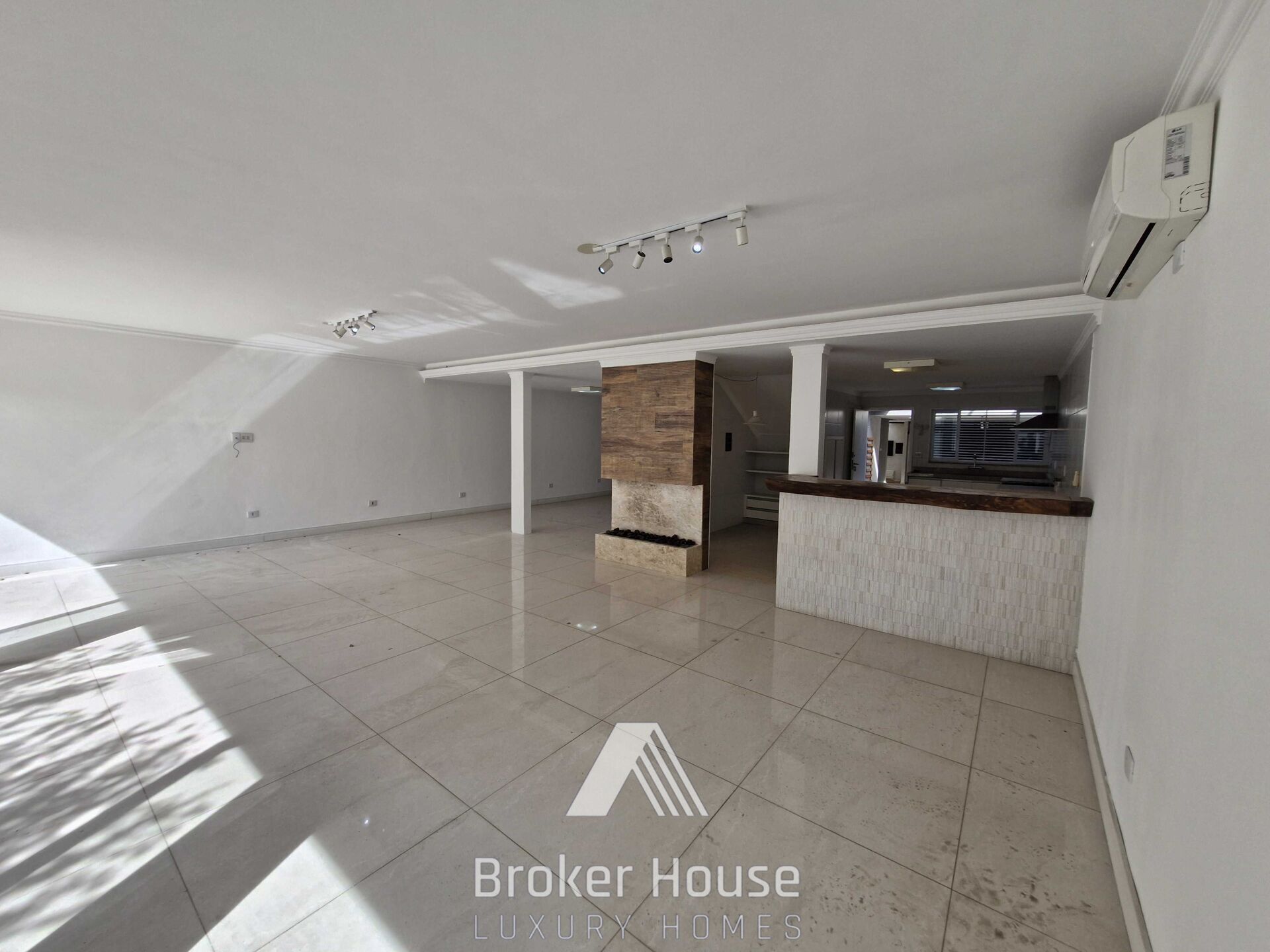 Casa para alugar com 3 quartos, 330m² - Foto 10