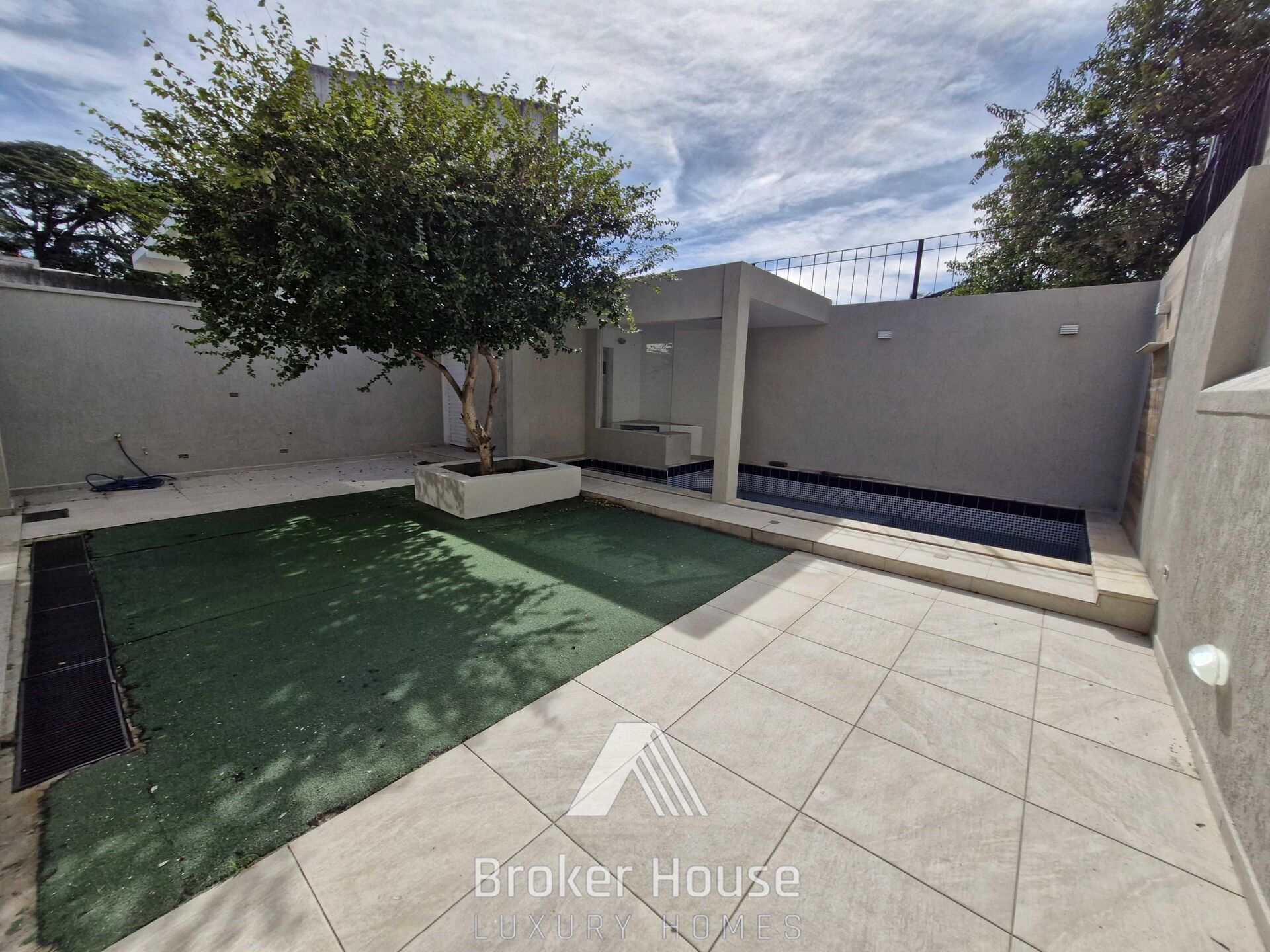 Casa para alugar com 3 quartos, 330m² - Foto 5
