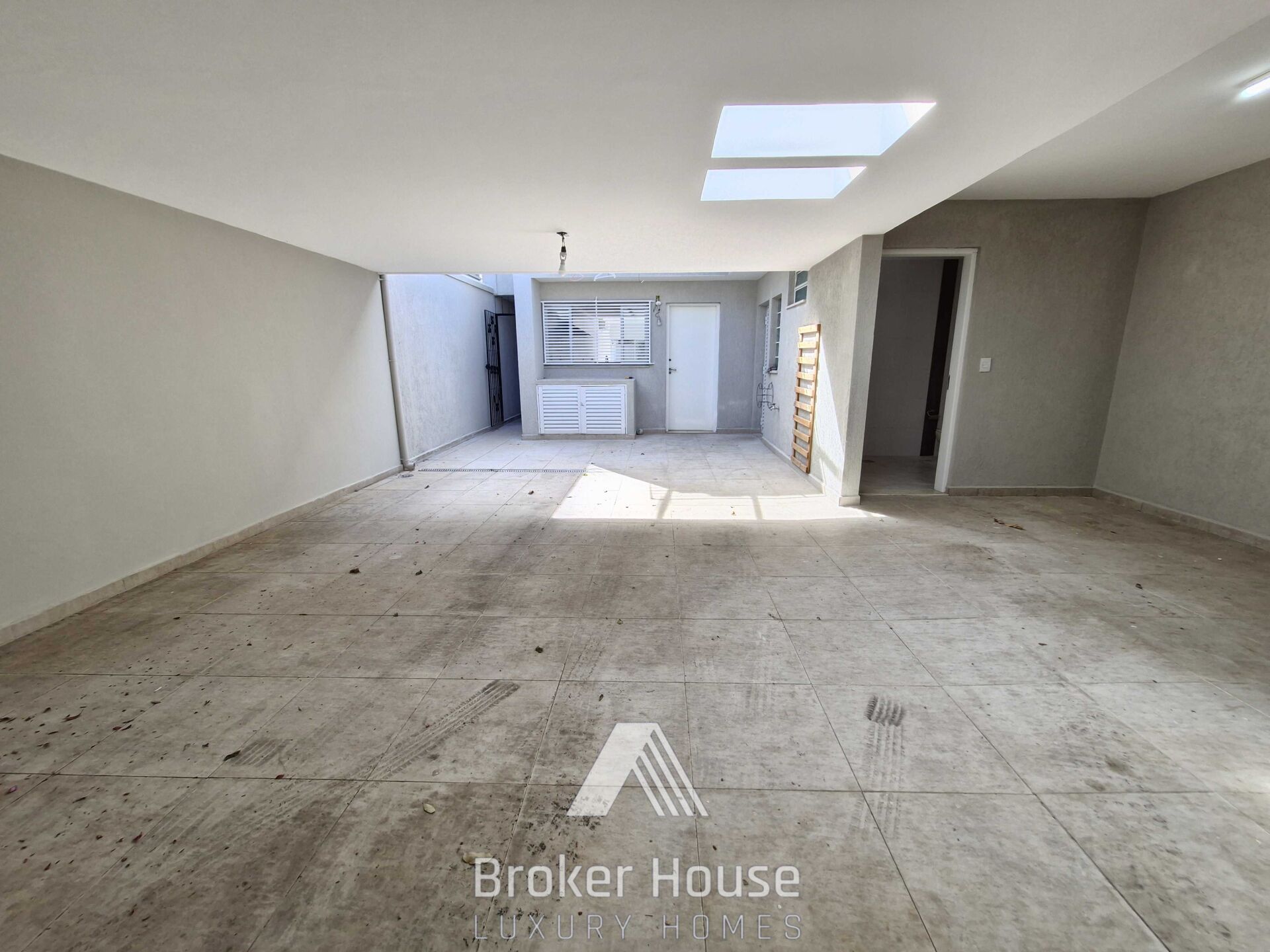 Casa para alugar com 3 quartos, 330m² - Foto 47