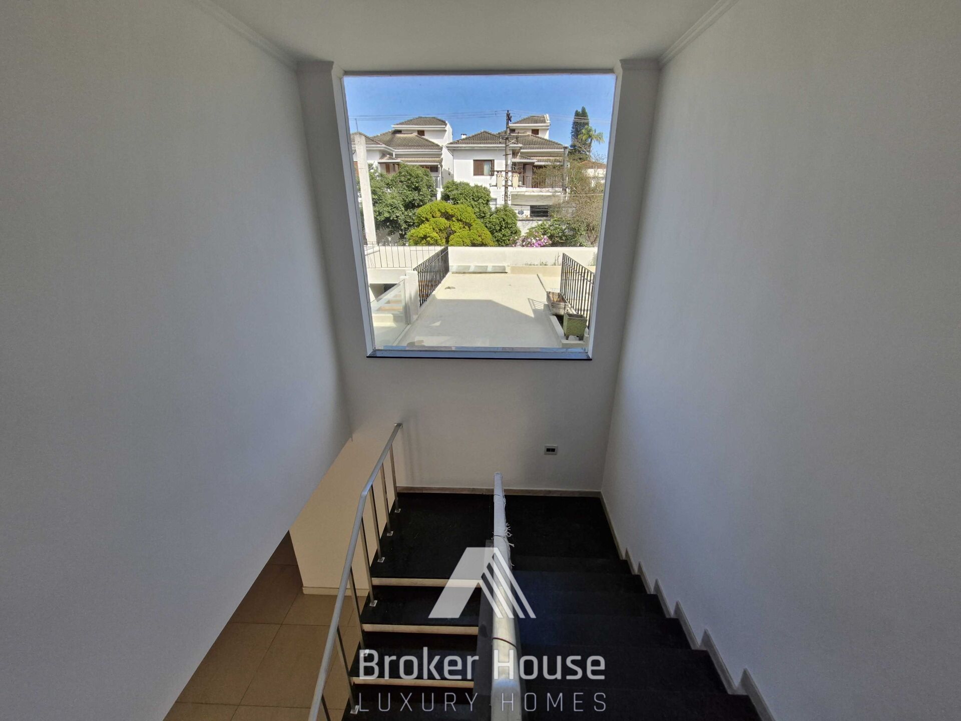 Casa para alugar com 3 quartos, 330m² - Foto 17