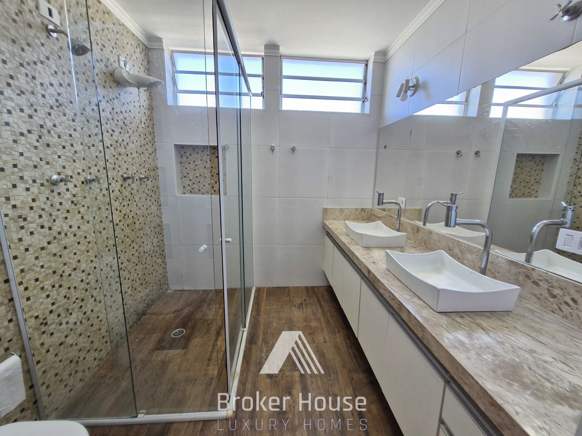 Casa para alugar com 3 quartos, 330m² - Foto 23