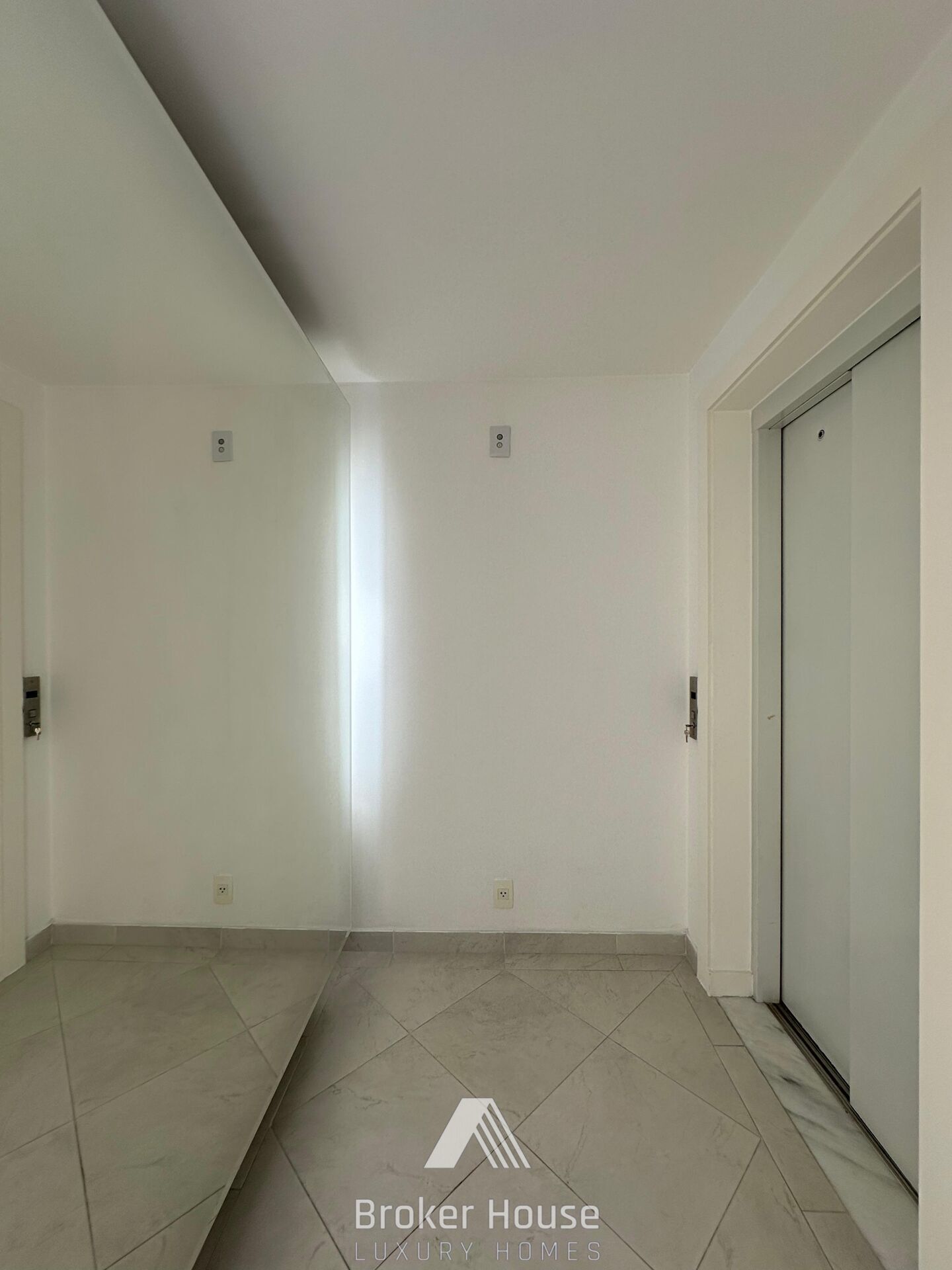 Apartamento à venda com 3 quartos, 192m² - Foto 21