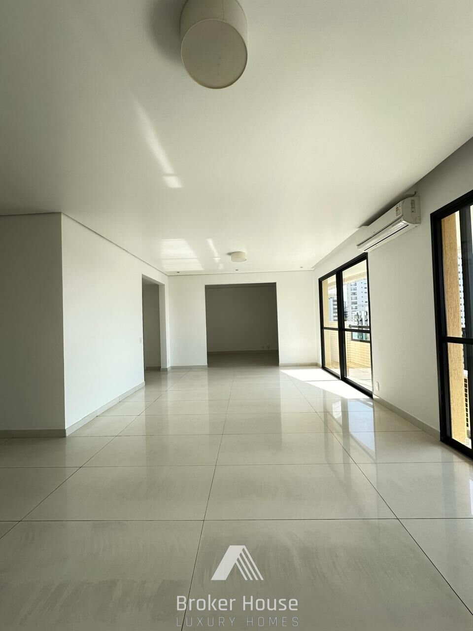 Apartamento à venda com 3 quartos, 192m² - Foto 4