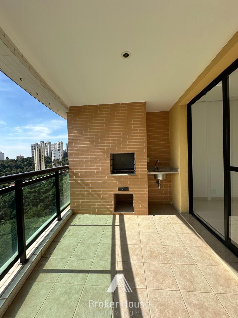 Apartamento à venda com 3 quartos, 192m² - Foto 2