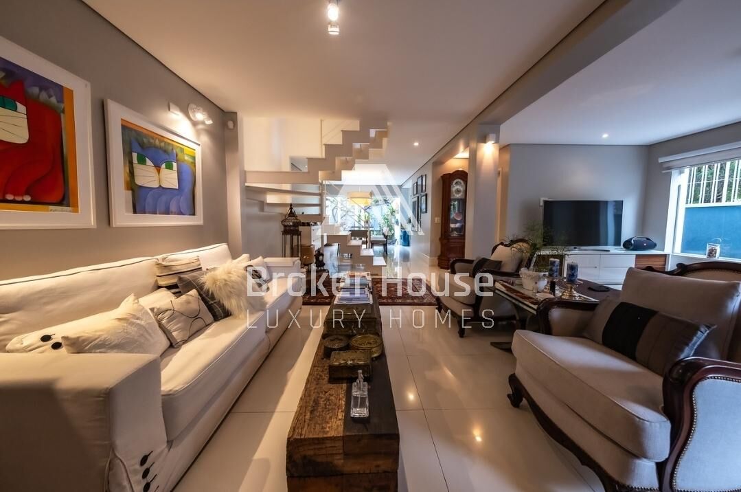 Casa à venda com 3 quartos, 270m² - Foto 1