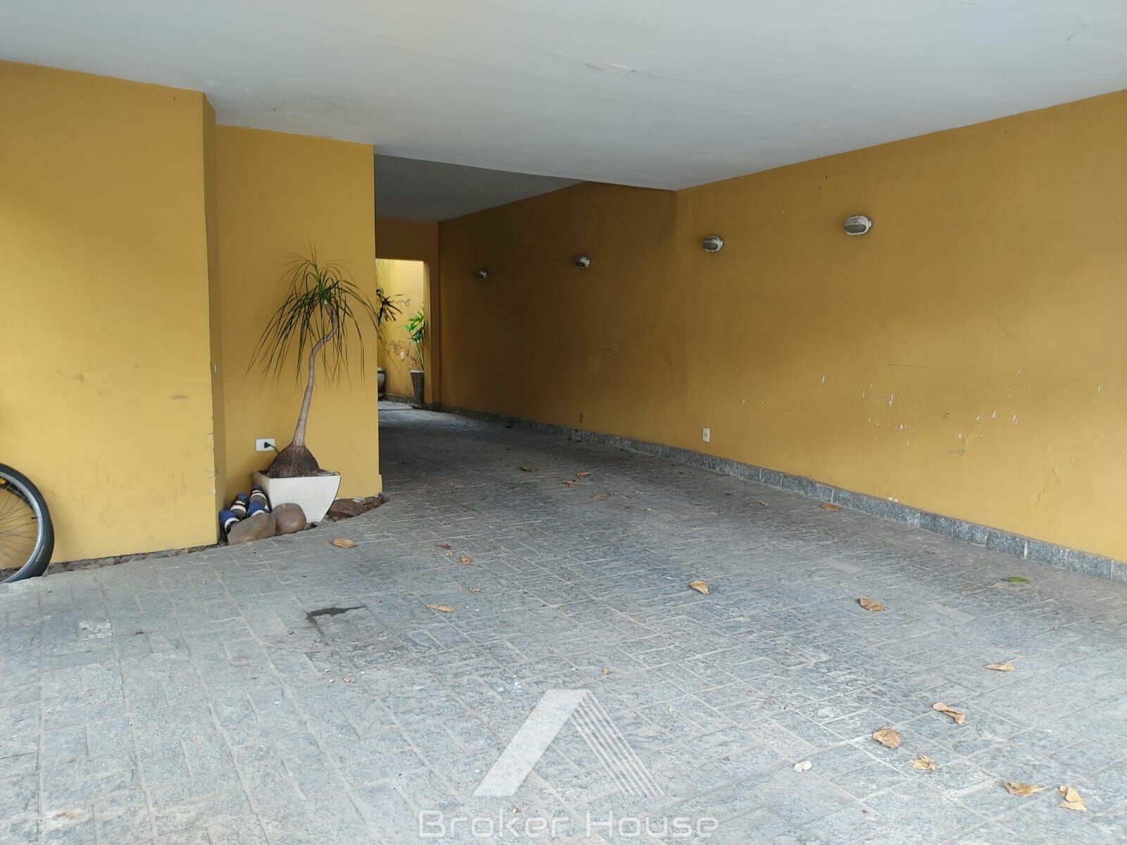 Casa para alugar com 4 quartos, 320m² - Foto 41