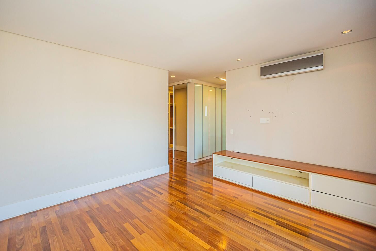 Apartamento para alugar com 2 quartos, 236m² - Foto 13