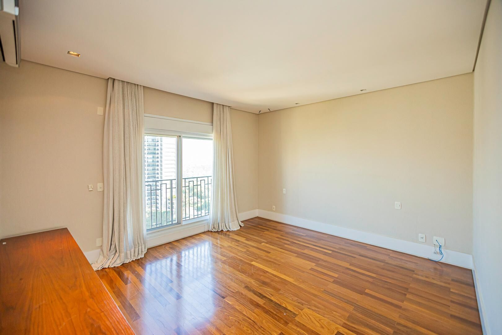 Apartamento para alugar com 2 quartos, 236m² - Foto 12