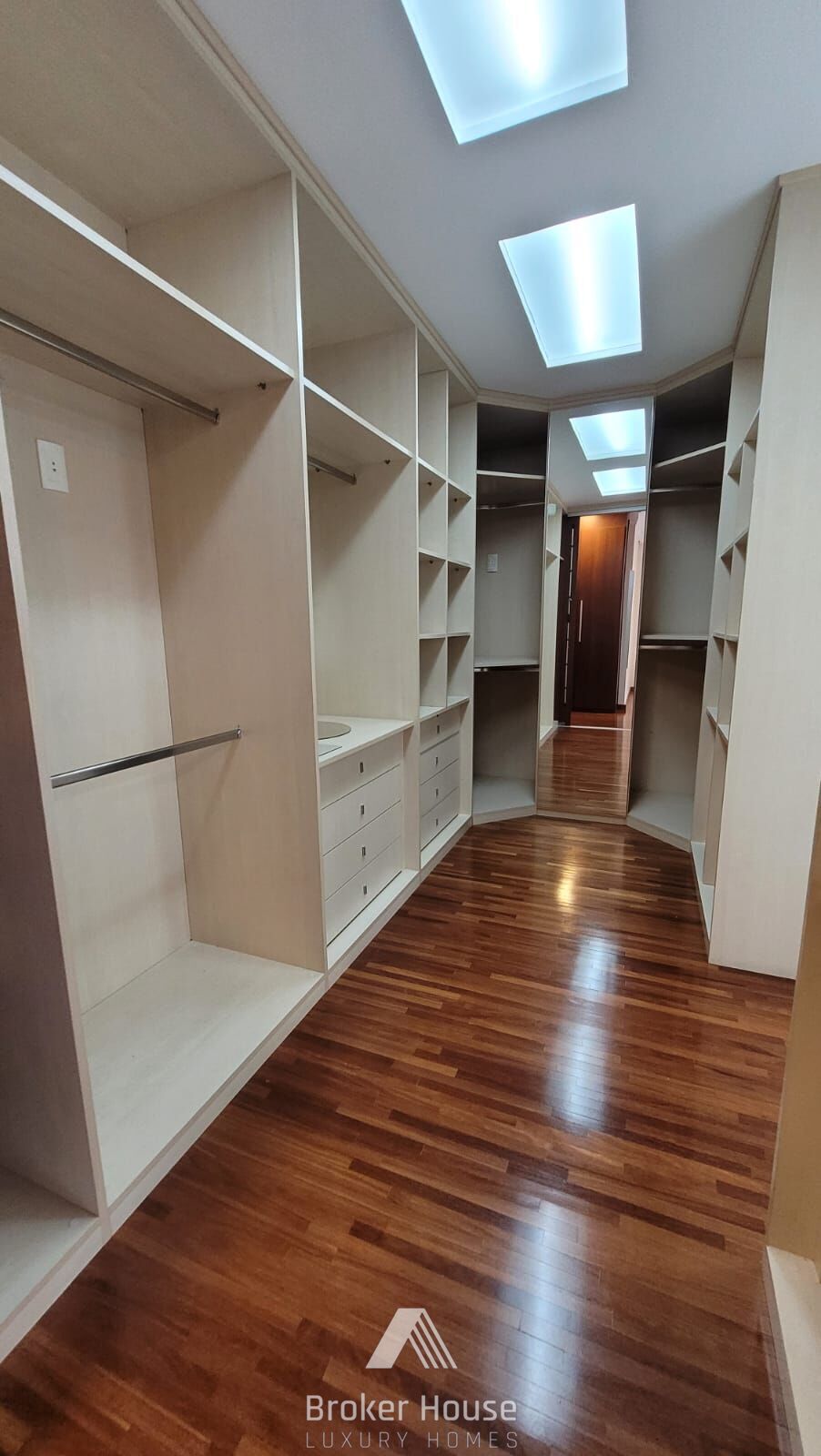 Apartamento à venda com 3 quartos, 242m² - Foto 17