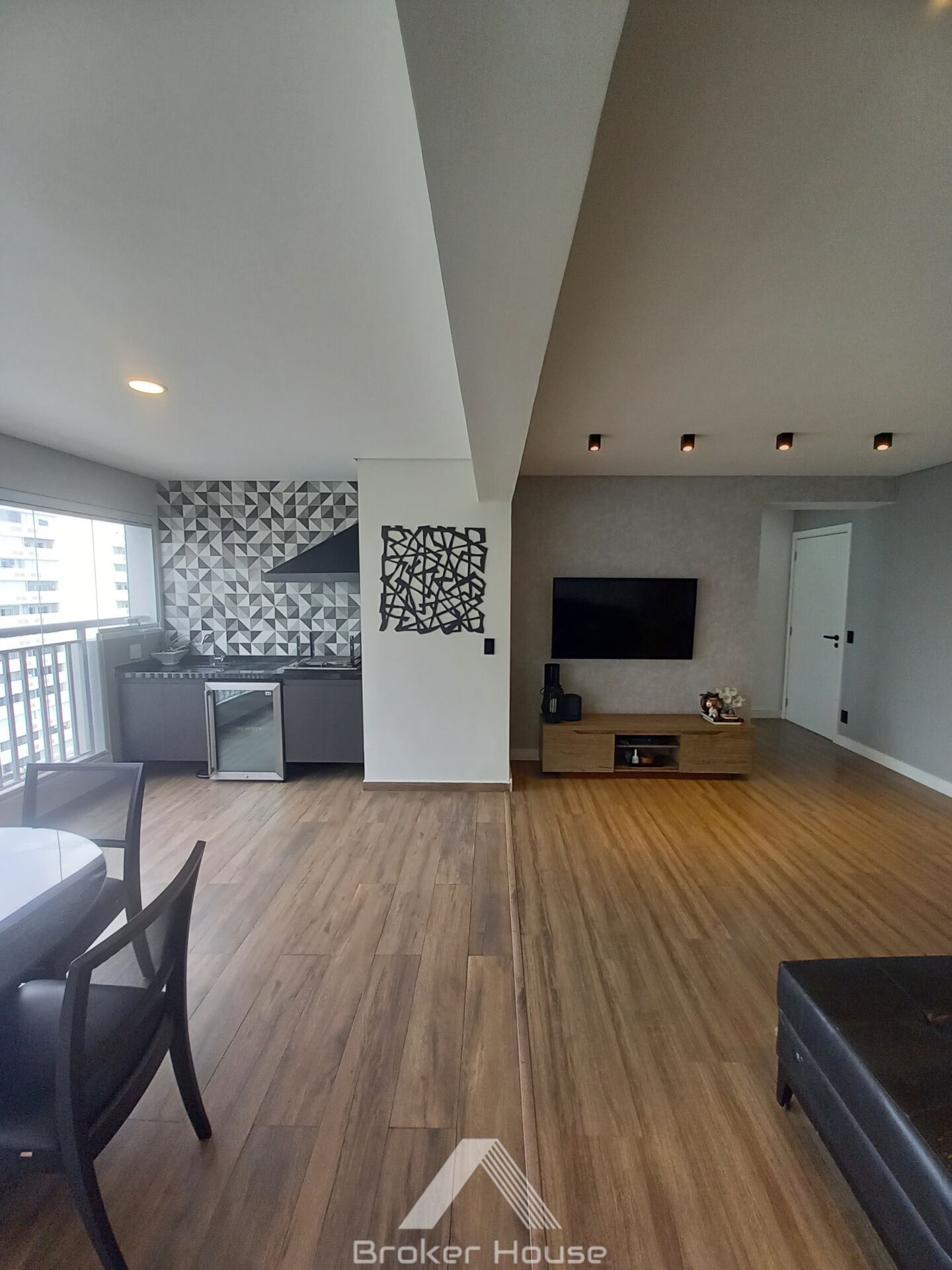 Apartamento à venda com 3 quartos, 106m² - Foto 1