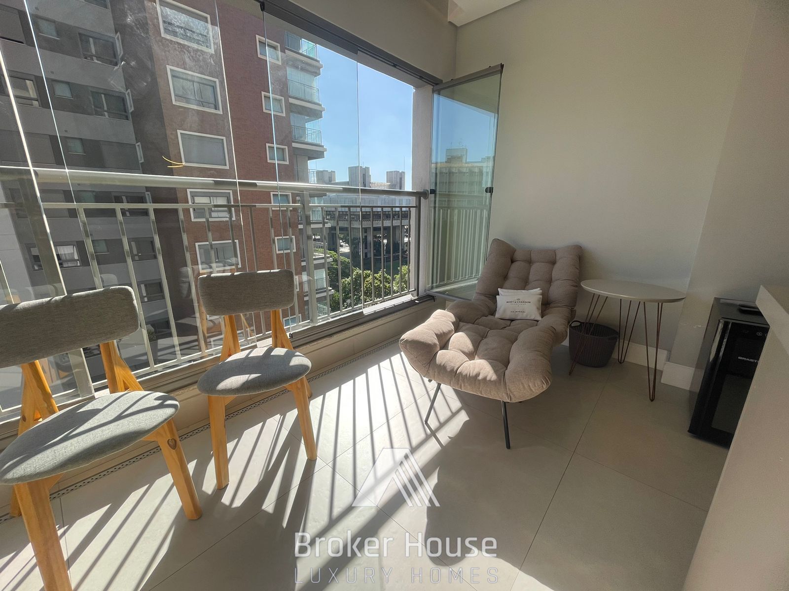 Apartamento à venda com 2 quartos, 65m² - Foto 4