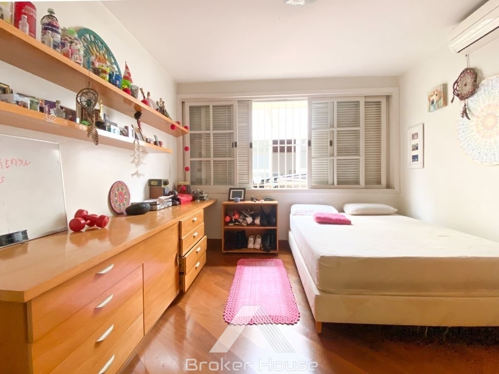 Casa à venda com 5 quartos, 338m² - Foto 25