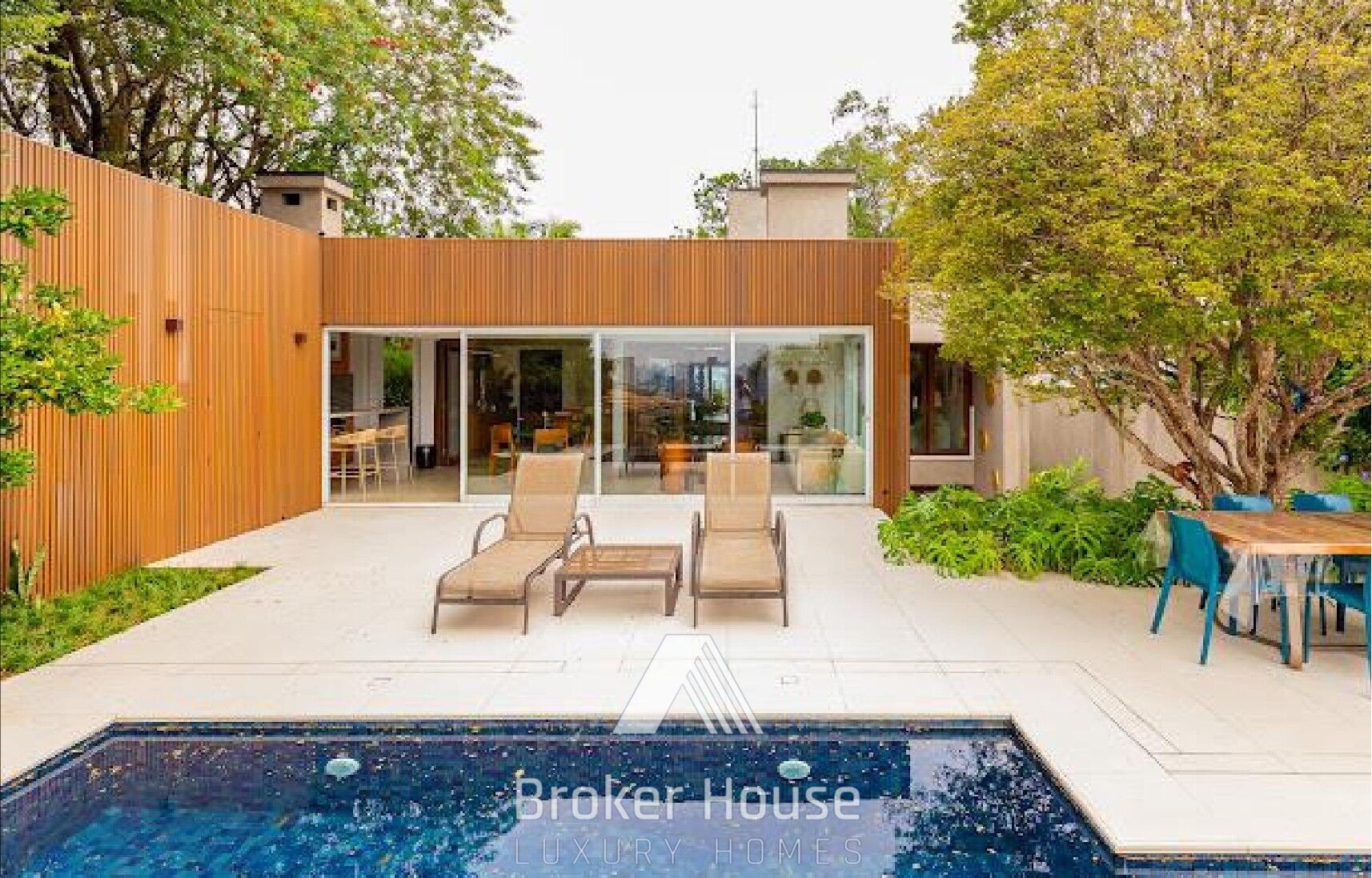 Casa à venda com 3 quartos, 608m² - Foto 1