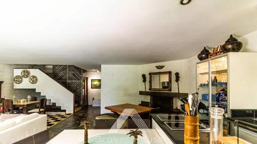 Casa à venda com 3 quartos, 340m² - Foto 14