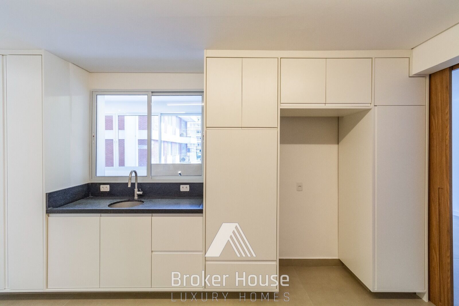 Apartamento à venda com 3 quartos, 143m² - Foto 11