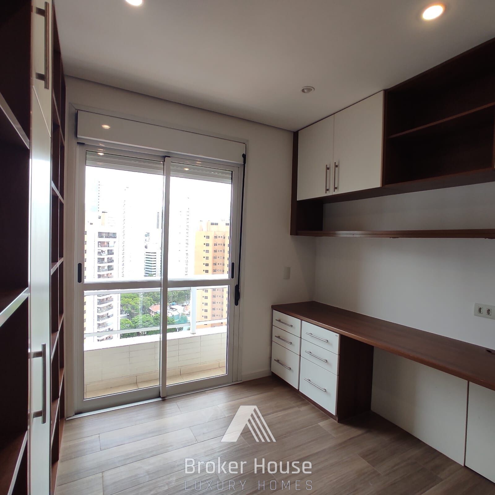 Apartamento à venda com 4 quartos, 205m² - Foto 31