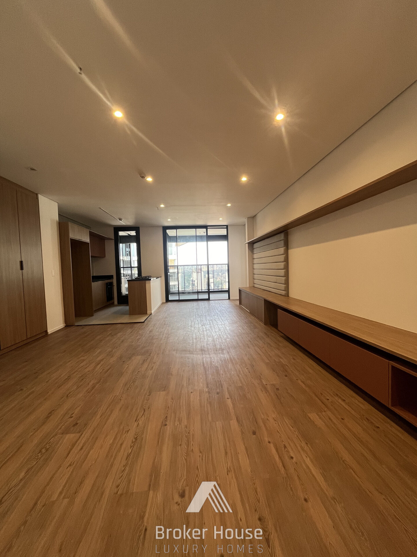 Apartamento à venda com 3 quartos, 105m² - Foto 1