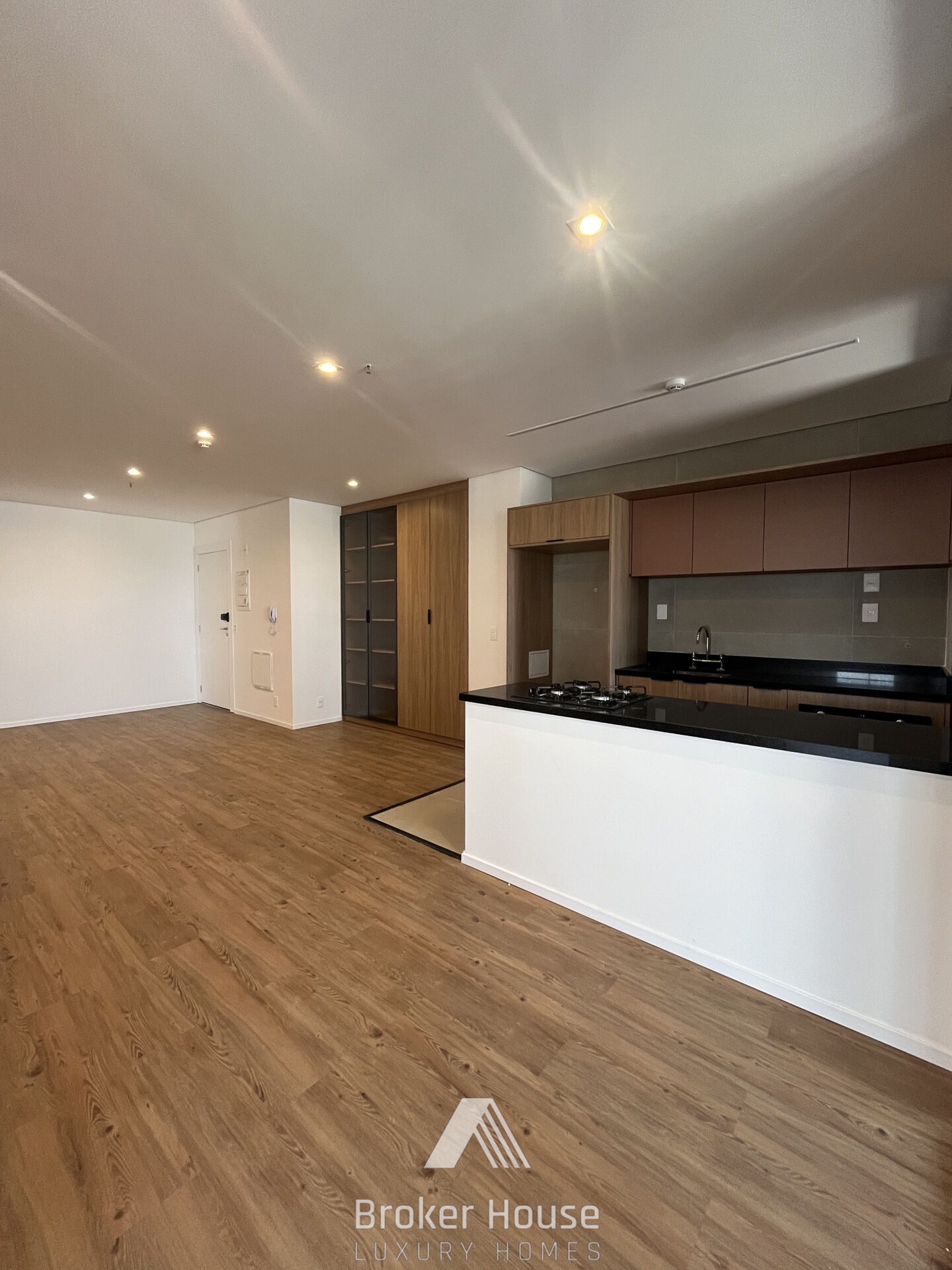 Apartamento à venda com 3 quartos, 105m² - Foto 3