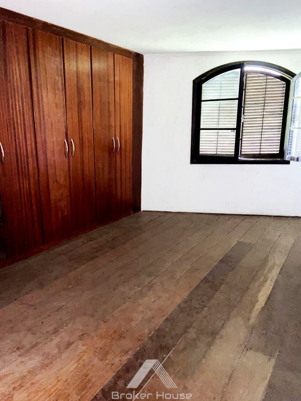 Casa à venda com 4 quartos, 383m² - Foto 4