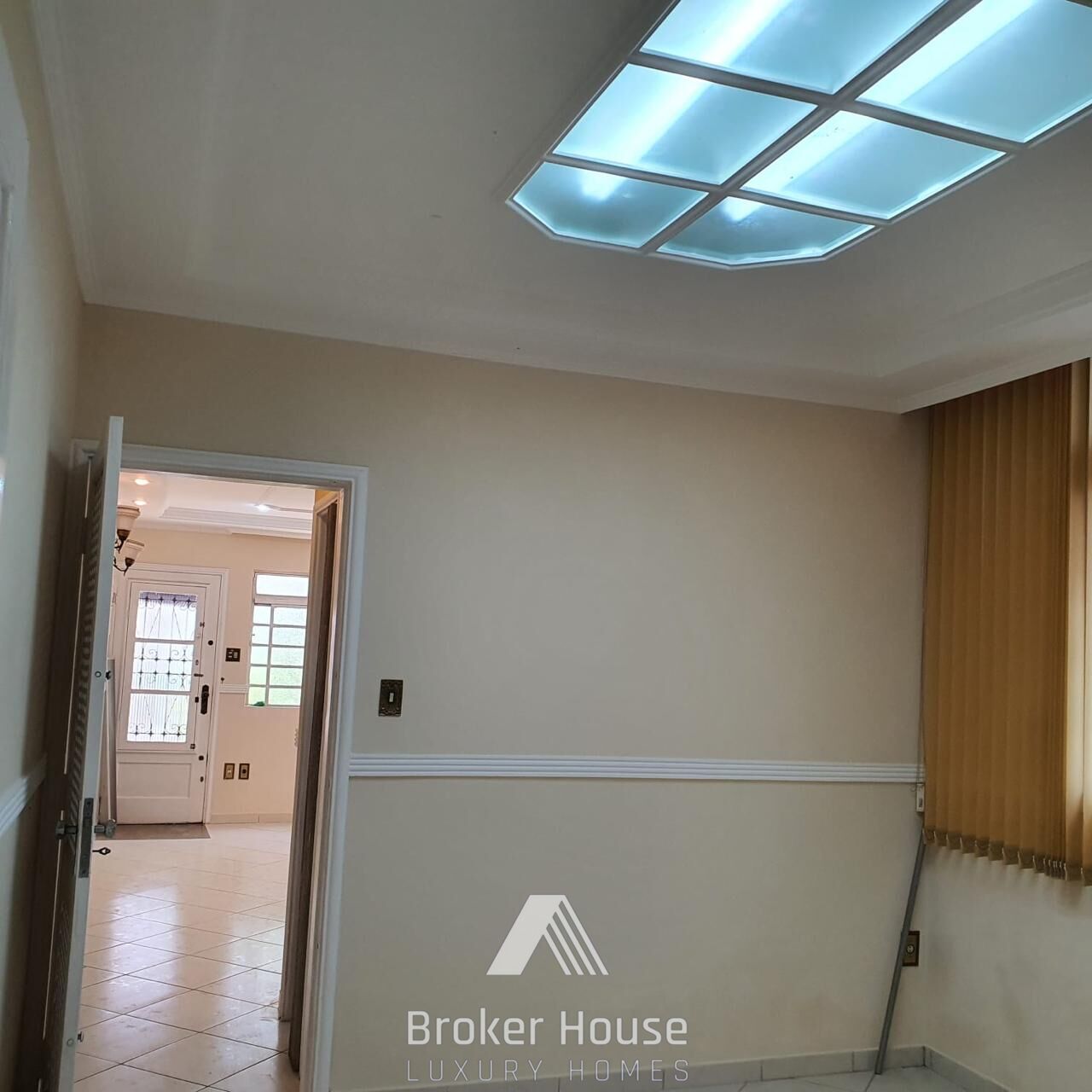 Casa à venda com 6 quartos, 306m² - Foto 12