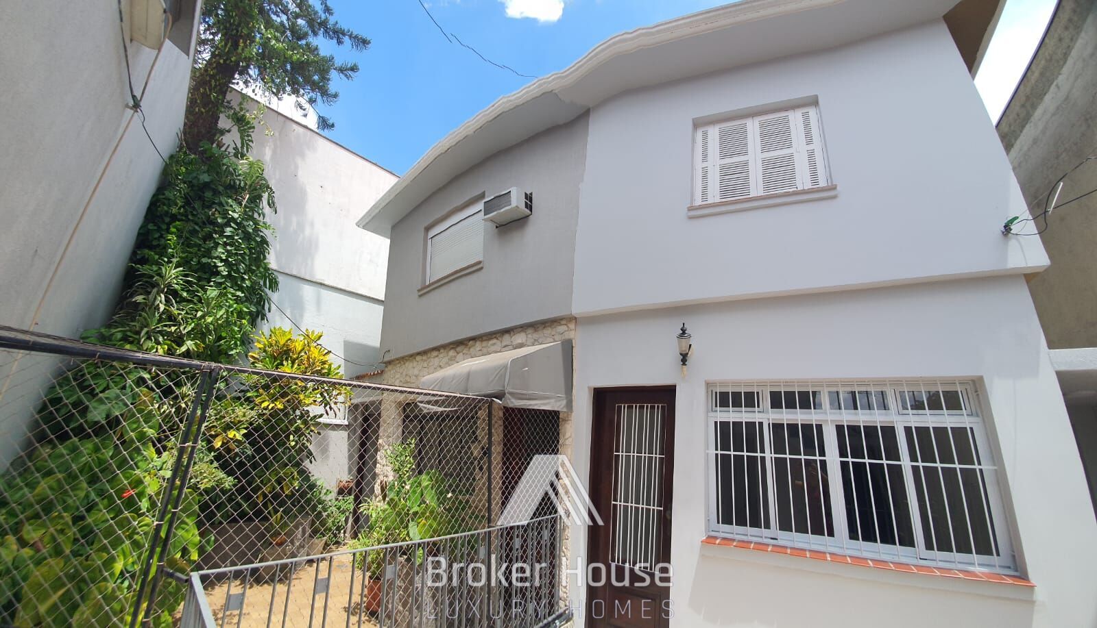 Casa à venda com 6 quartos, 306m² - Foto 1