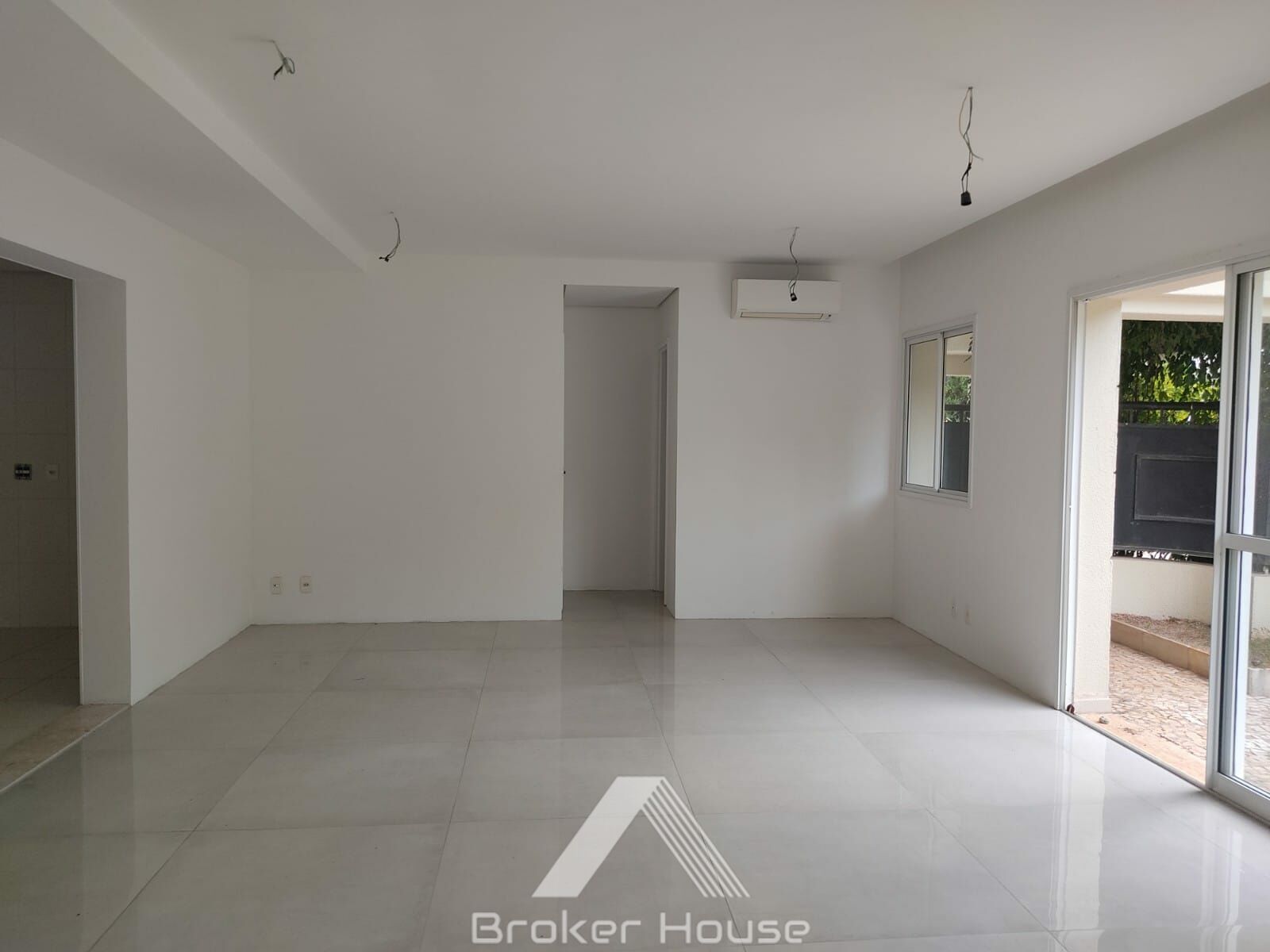 Apartamento à venda com 3 quartos, 180m² - Foto 2