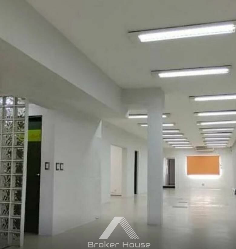 Casa para alugar com 6 quartos, 500m² - Foto 7