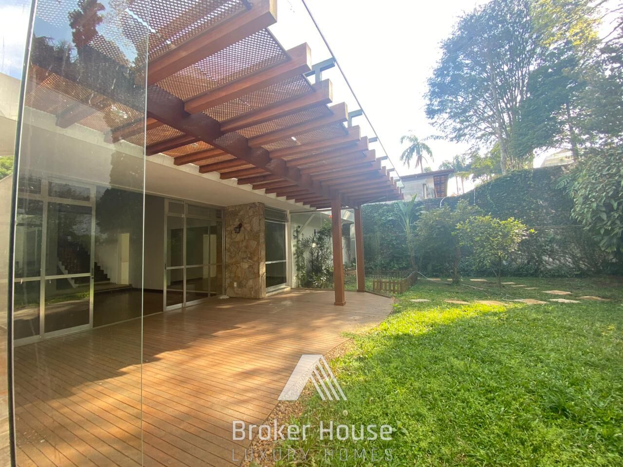 Casa para alugar com 4 quartos, 355m² - Foto 12