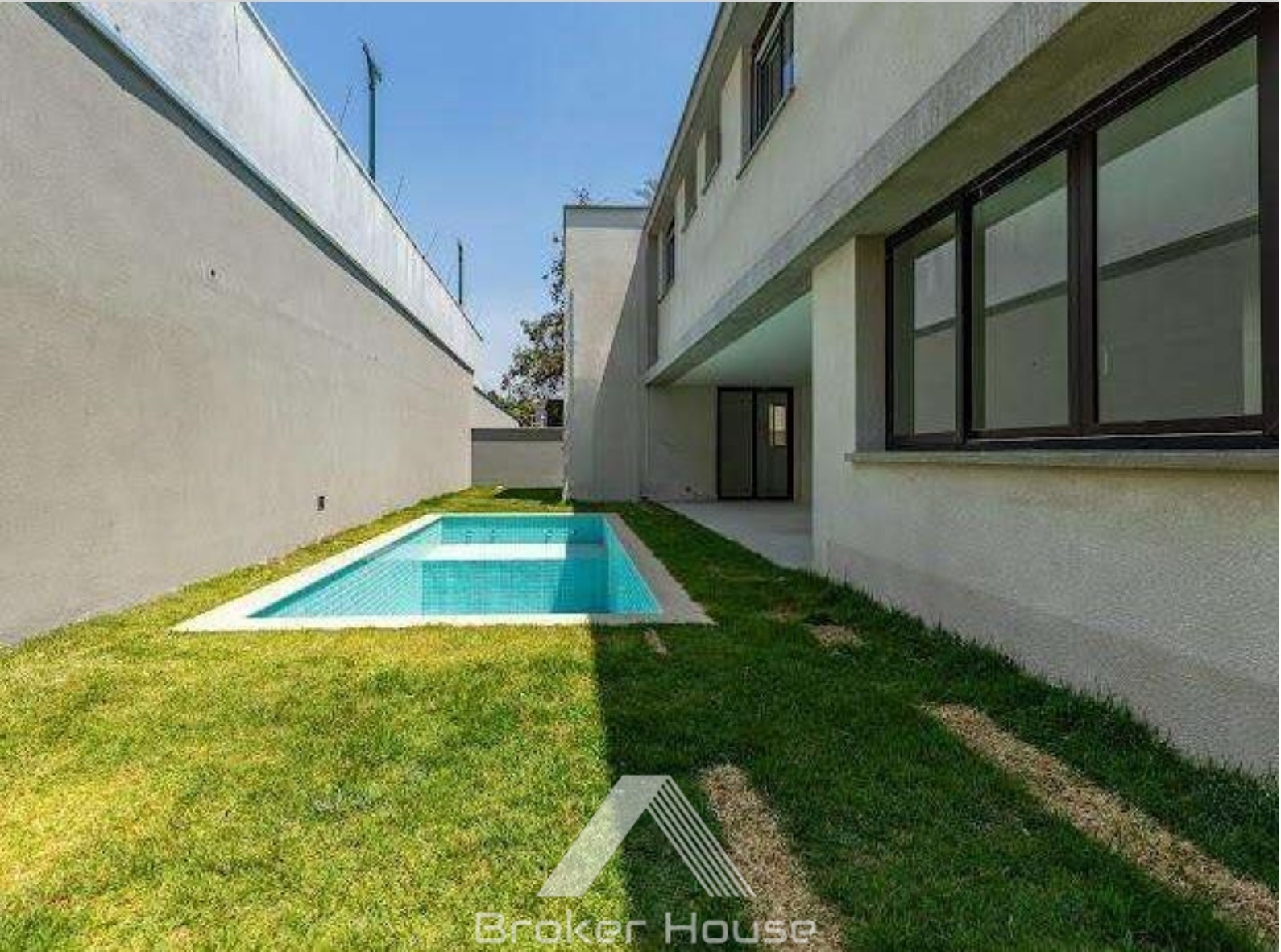 Casa de Condomínio à venda com 4 quartos, 686m² - Foto 2