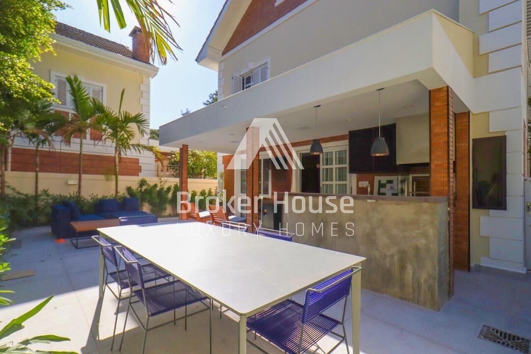 Casa de Condomínio à venda com 4 quartos, 303m² - Foto 1