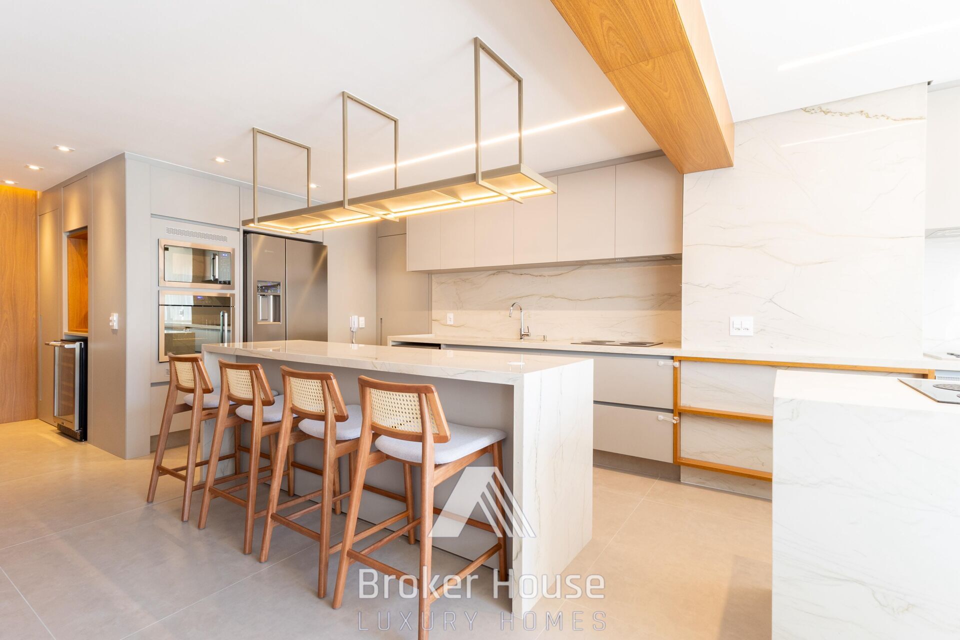 Apartamento à venda com 3 quartos, 153m² - Foto 11