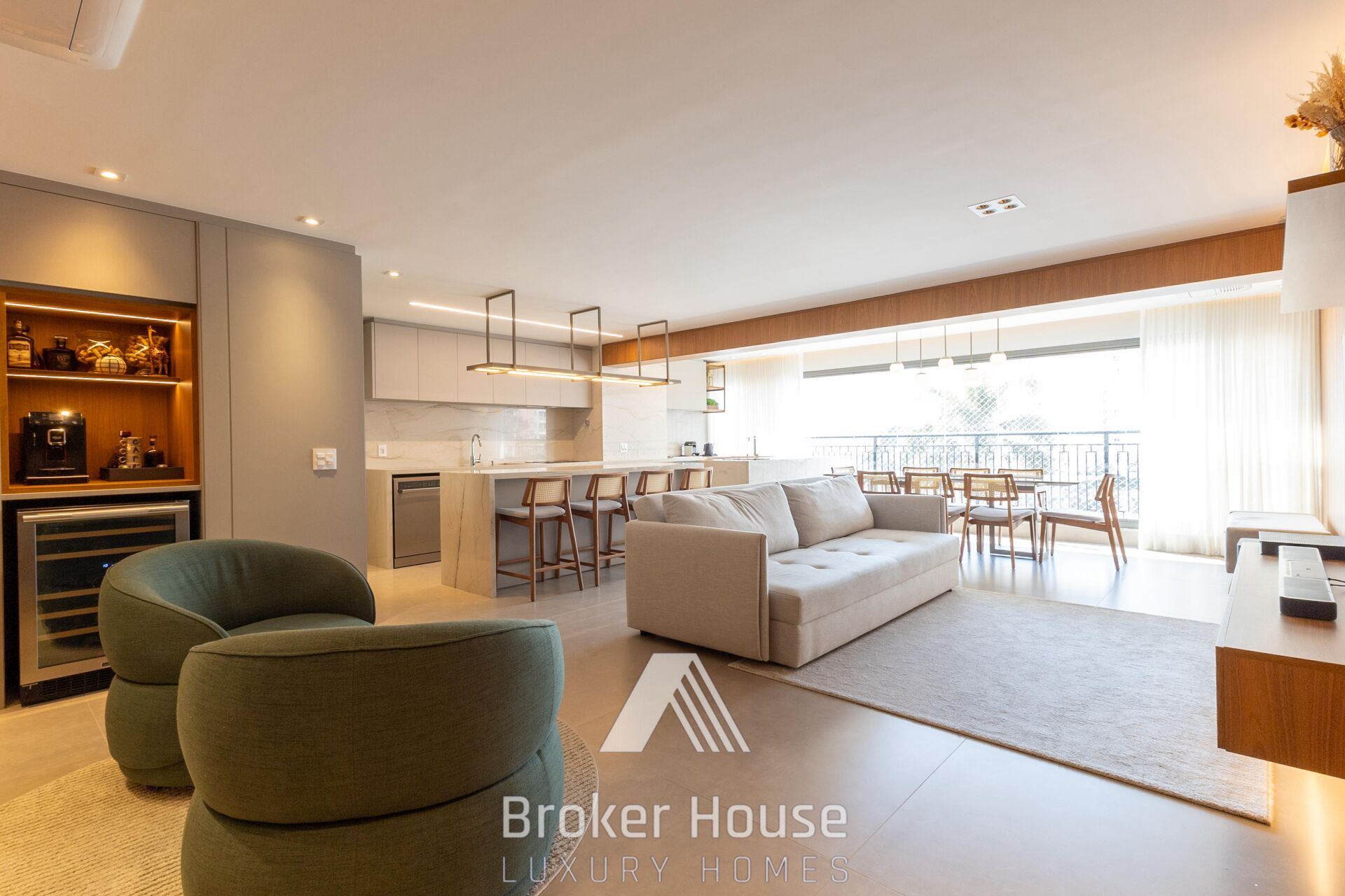 Apartamento à venda com 3 quartos, 153m² - Foto 1