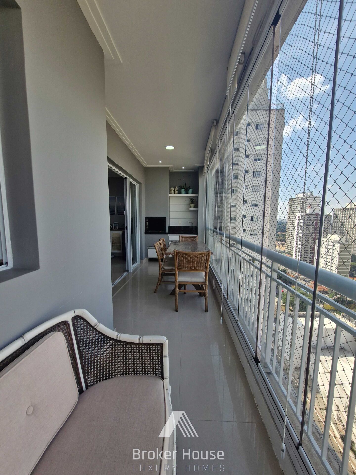 Apartamento para alugar com 2 quartos, 98m² - Foto 11