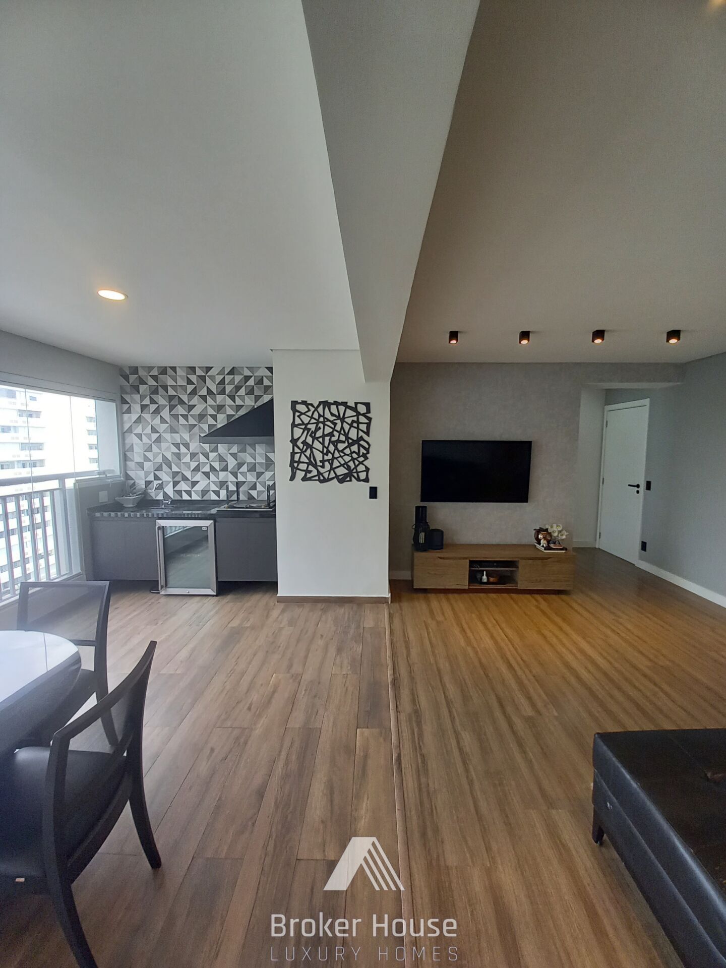 Apartamento para alugar com 3 quartos, 106m² - Foto 1